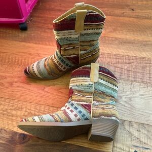 Wonderly linen patterned cowboy boots